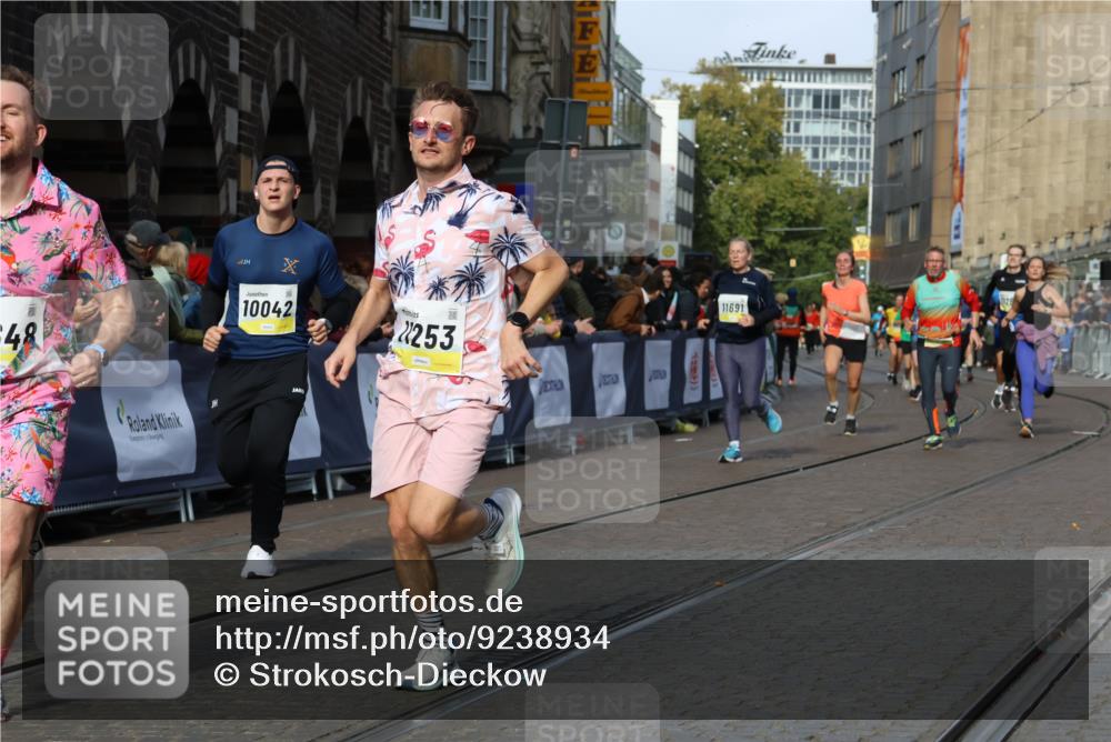 05.10.2025 - 20. swb-Marathon Bremen Strokosch-Dieckow http://msf.ph/oto/9238934 05.10.2025 10:56:32 Ziel 9547, 9790, 9886, 10005, 10008, 10042, 10179, 10648, 10971, 11100, 11253, 11260, 11475, 11571, 11691 meine-sportfotos.de