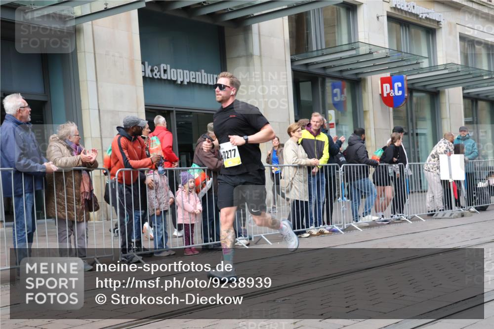 05.10.2025 - 20. swb-Marathon Bremen Strokosch-Dieckow http://msf.ph/oto/9238939 05.10.2025 10:46:30 Ziel 9366, 9413, 9961, 10268, 10277, 10411, 10452, 10509, 10661, 10750, 10789, 11189, 11268, 11327, 9366, 9413, 9961, 10268, 10277, 10411, 10452, 10509, 10661, 10750, 10789, 11189, 11268, 11327 meine-sportfotos.de
