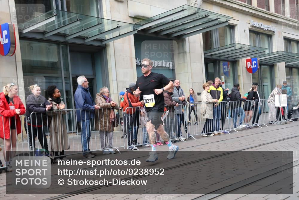 05.10.2025 - 20. swb-Marathon Bremen Strokosch-Dieckow http://msf.ph/oto/9238952 05.10.2025 10:46:30 Ziel 9366, 9413, 9961, 10268, 10277, 10411, 10452, 10509, 10661, 10750, 10789, 11189, 11268, 11327, 9366, 9413, 9961, 10268, 10277, 10411, 10452, 10509, 10661, 10750, 10789, 11189, 11268, 11327 meine-sportfotos.de