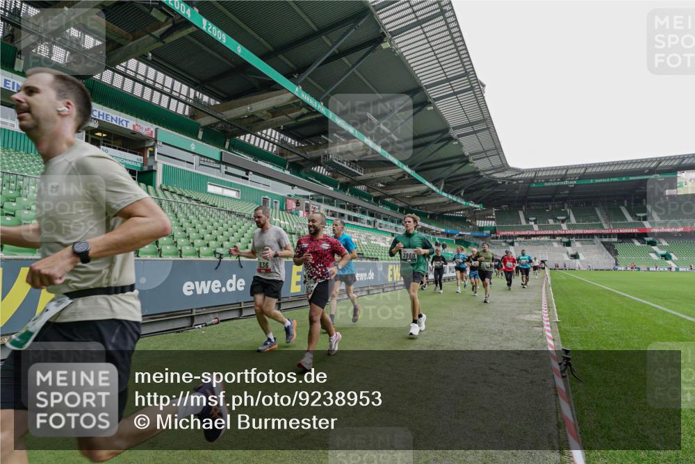 05.10.2025 - 20. swb-Marathon Bremen Michael Burmester http://msf.ph/oto/9238953 05.10.2025 13:03:12 Laufen im Stadion 227, 293, 375, 396, 527, 616, 721, 725, 764, 828, 1121, 1178, 1275, 1405, 1425, 1469, 1507, 1568, 1670, 1705, 1733, 1836, 1944, 2357, 2393, 2407, 2597, 2696, 2772, 2791, 2960, 2984, 3019, 3147, 3313, 3424, 3917, 4026, 4321, 4322, 4714, 4767, 4769, 4885, 5410, 5431, 5527, 5755, 5763, 5867, 5884, 6138, 6215, 6417, 6481, 6666, 7217, 7315, 7316, 7407, 7433, 7540, 7607, 7653, 7659, 8375, 8526, 8957, 97, 518, 729, 843, 921, 1704, 2272, 2774, 3217, 4129, 4847 meine-sportfotos.de