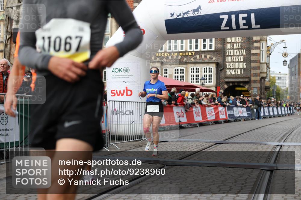 05.10.2025 - 20. swb-Marathon Bremen Yannick Fuchs http://msf.ph/oto/9238960 05.10.2025 10:39:32 Ziel 7111, 9239, 9863, 10908, 11067, 11343 meine-sportfotos.de
