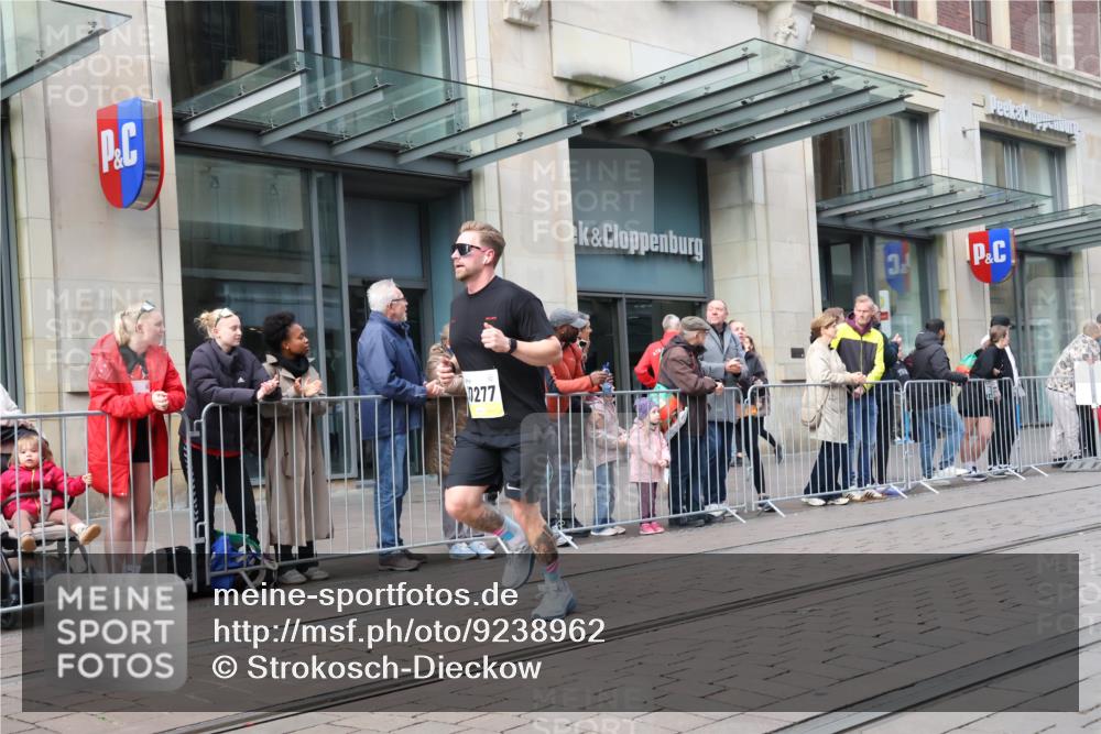 05.10.2025 - 20. swb-Marathon Bremen Strokosch-Dieckow http://msf.ph/oto/9238962 05.10.2025 10:46:30 Ziel 9366, 9413, 9961, 10268, 10277, 10411, 10452, 10509, 10661, 10750, 10789, 11189, 11268, 11327, 9366, 9413, 9961, 10268, 10277, 10411, 10452, 10509, 10661, 10750, 10789, 11189, 11268, 11327 meine-sportfotos.de