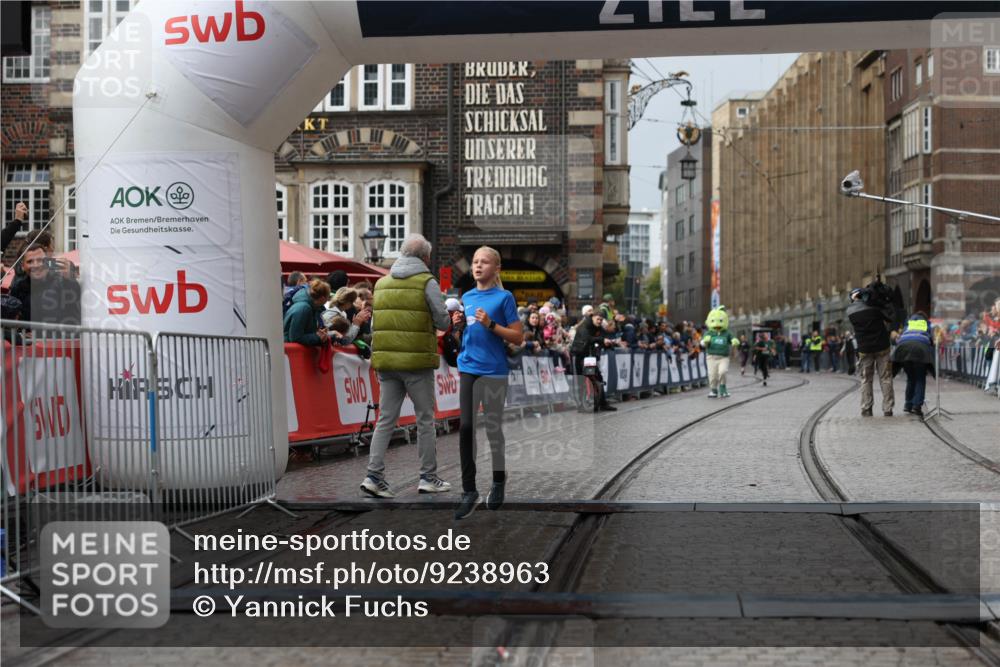 05.10.2025 - 20. swb-Marathon Bremen Yannick Fuchs http://msf.ph/oto/9238963 05.10.2025 15:18:29 Ziel  meine-sportfotos.de