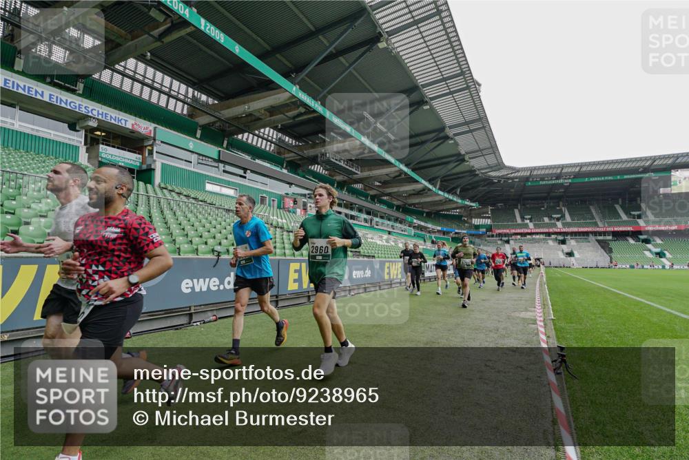 05.10.2025 - 20. swb-Marathon Bremen Michael Burmester http://msf.ph/oto/9238965 05.10.2025 13:03:12 Laufen im Stadion 227, 293, 375, 396, 527, 616, 721, 725, 764, 828, 1121, 1178, 1275, 1405, 1425, 1469, 1507, 1568, 1670, 1705, 1733, 1836, 1944, 2357, 2393, 2407, 2597, 2696, 2772, 2791, 2960, 2984, 3019, 3147, 3313, 3424, 3917, 4026, 4321, 4322, 4714, 4767, 4769, 4885, 5410, 5431, 5527, 5755, 5763, 5867, 5884, 6138, 6215, 6417, 6481, 6666, 7217, 7315, 7316, 7407, 7433, 7540, 7607, 7653, 7659, 8375, 8526, 8957, 97, 518, 729, 843, 921, 1704, 2272, 2774, 3217, 4129, 4847 meine-sportfotos.de