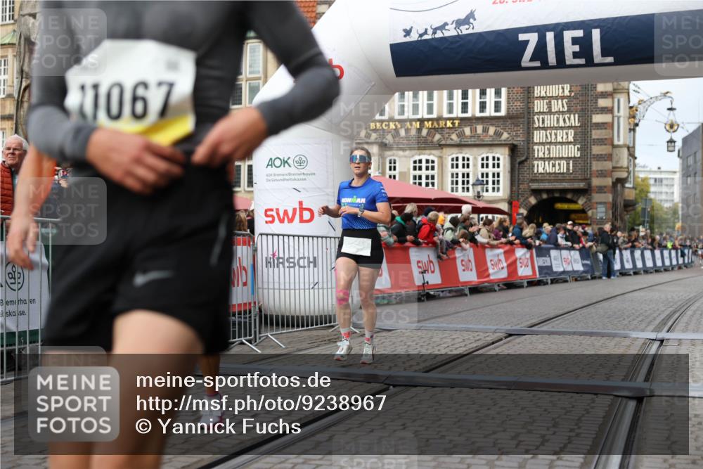 05.10.2025 - 20. swb-Marathon Bremen Yannick Fuchs http://msf.ph/oto/9238967 05.10.2025 10:39:32 Ziel 7111, 9239, 9863, 10908, 11067, 11343 meine-sportfotos.de