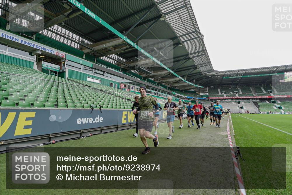 05.10.2025 - 20. swb-Marathon Bremen Michael Burmester http://msf.ph/oto/9238974 05.10.2025 13:03:14 Laufen im Stadion 227, 293, 375, 396, 527, 616, 721, 725, 764, 828, 1067, 1121, 1178, 1275, 1405, 1425, 1469, 1507, 1568, 1670, 1705, 1733, 1836, 1944, 2339, 2357, 2375, 2393, 2407, 2597, 2696, 2791, 2960, 2984, 3019, 3147, 3313, 3424, 3917, 4026, 4321, 4322, 4714, 4767, 4769, 4885, 5410, 5431, 5527, 5755, 5763, 5867, 5884, 6138, 6215, 6417, 6481, 6666, 7315, 7316, 7407, 7433, 7540, 7607, 7653, 7659, 8375, 8526, 8957, 97, 518, 729, 843, 921, 1704, 2272, 2772, 2774, 3217, 3917, 4129, 4847 meine-sportfotos.de