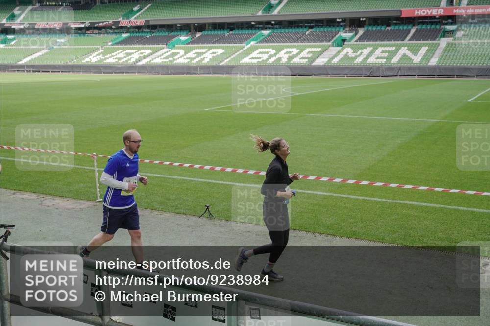 05.10.2025 - 20. swb-Marathon Bremen Michael Burmester http://msf.ph/oto/9238984 05.10.2025 10:33:56 Laufen im Stadion 5172, 7077, 9000, 9221, 9258, 9266, 9282, 9309, 9314, 9359, 9424, 9489, 9520, 9521, 9529, 9541, 9560, 9569, 9577, 9591, 9633, 9654, 9714, 9717, 9811, 9855, 9881, 9882, 9902, 9935, 10003, 10005, 10015, 10024, 10028, 10032, 10069, 10107, 10116, 10178, 10180, 10195, 10231, 10232, 10233, 10256, 10287, 10302, 10307, 10323, 10408, 10466, 10484, 10533, 10546, 10590, 10591, 10641, 10755, 10758, 10794, 10915, 10992, 9195, 9197, 9260, 9367, 9402, 9492 meine-sportfotos.de