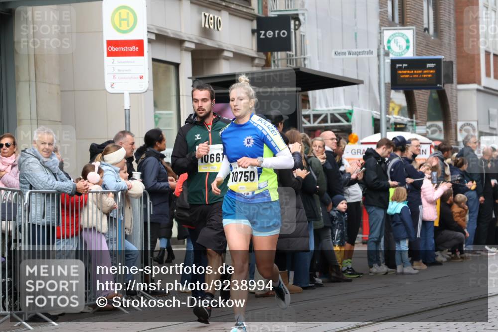 05.10.2025 - 20. swb-Marathon Bremen Strokosch-Dieckow http://msf.ph/oto/9238994 05.10.2025 10:46:33 Ziel 9413, 9562, 9961, 10277, 10411, 10452, 10509, 10661, 10750, 10789, 11189, 11327, 9413, 9562, 9961, 10277, 10411, 10452, 10509, 10661, 10750, 10789, 11189, 11327 meine-sportfotos.de