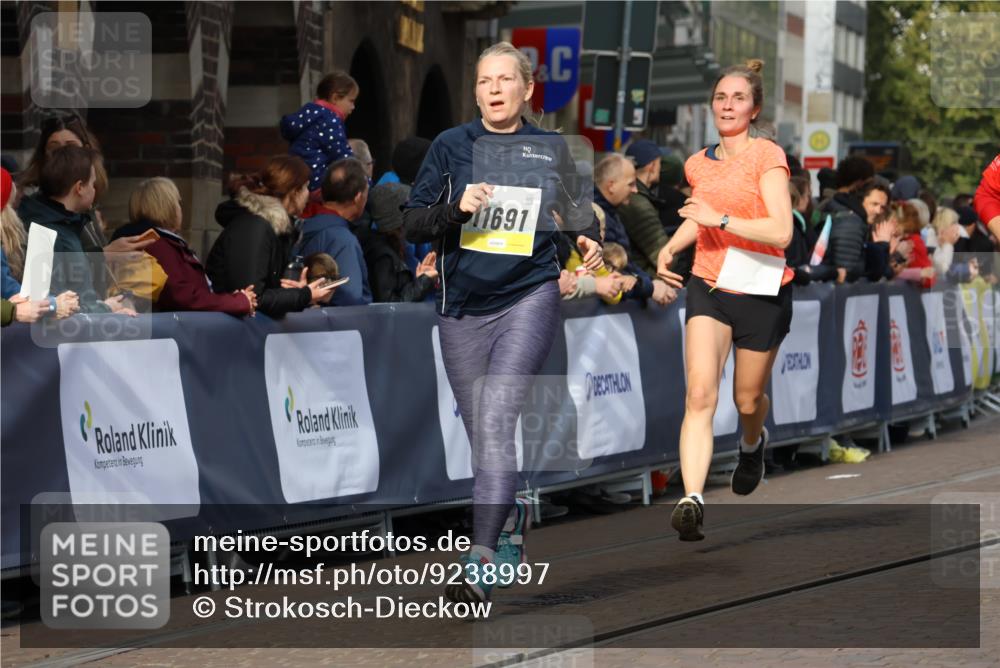 05.10.2025 - 20. swb-Marathon Bremen Strokosch-Dieckow http://msf.ph/oto/9238997 05.10.2025 10:56:34 Ziel 8118, 9547, 9886, 10008, 10042, 10648, 10971, 11100, 11253, 11260, 11475, 11571, 11691 meine-sportfotos.de