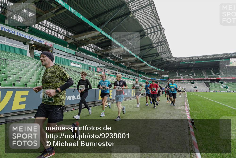 05.10.2025 - 20. swb-Marathon Bremen Michael Burmester http://msf.ph/oto/9239001 05.10.2025 13:03:15 Laufen im Stadion 227, 293, 375, 396, 527, 616, 721, 725, 764, 828, 1067, 1121, 1178, 1275, 1331, 1405, 1425, 1469, 1507, 1568, 1670, 1705, 1733, 1836, 1944, 2339, 2357, 2375, 2393, 2407, 2597, 2696, 2791, 2960, 2984, 3019, 3147, 3313, 3424, 4026, 4321, 4714, 4767, 4769, 4885, 5410, 5431, 5523, 5527, 5755, 5763, 5867, 5884, 6138, 6215, 6417, 6481, 6666, 7315, 7316, 7407, 7540, 7607, 7653, 8375, 8526, 8957, 97, 518, 729, 843, 921, 1704, 2772, 2774, 3217, 3917, 4129, 4847 meine-sportfotos.de