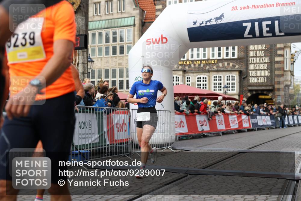 05.10.2025 - 20. swb-Marathon Bremen Yannick Fuchs http://msf.ph/oto/9239007 05.10.2025 10:39:32 Ziel 7111, 9239, 9863, 10908, 11067, 11343 meine-sportfotos.de