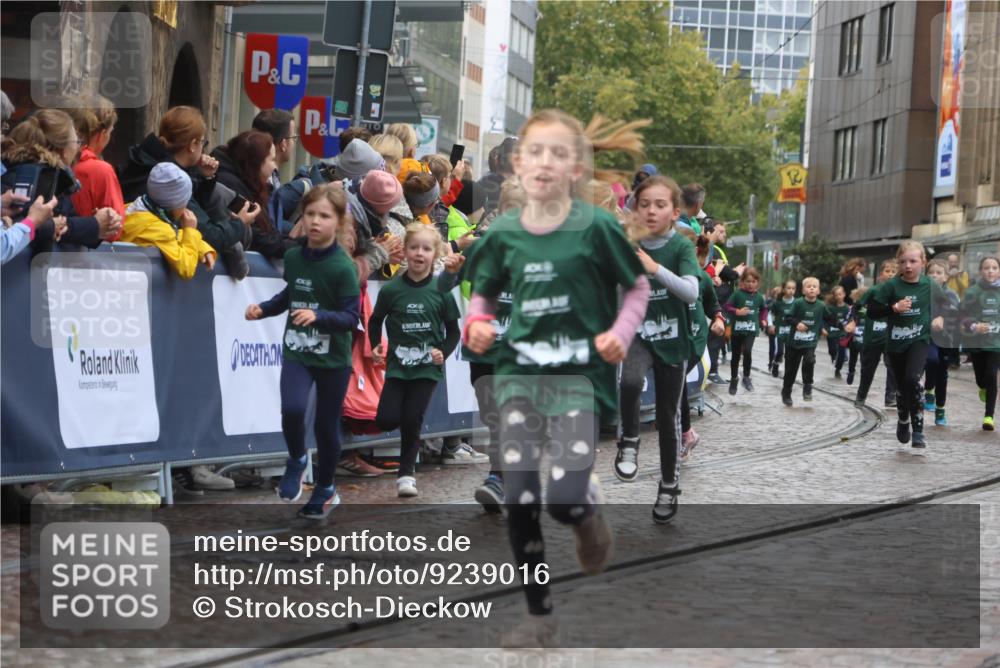 05.10.2025 - 20. swb-Marathon Bremen Strokosch-Dieckow http://msf.ph/oto/9239016 05.10.2025 15:21:27 Ziel  meine-sportfotos.de