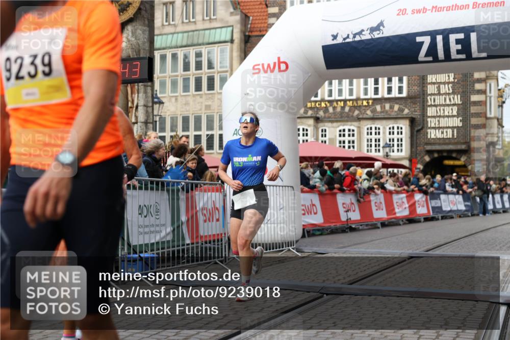 05.10.2025 - 20. swb-Marathon Bremen Yannick Fuchs http://msf.ph/oto/9239018 05.10.2025 10:39:32 Ziel 7111, 9239, 9863, 10908, 11067, 11343 meine-sportfotos.de