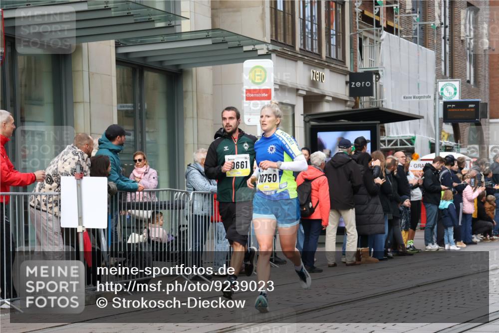 05.10.2025 - 20. swb-Marathon Bremen Strokosch-Dieckow http://msf.ph/oto/9239023 05.10.2025 10:46:34 Ziel 9413, 9562, 10277, 10411, 10452, 10509, 10661, 10750, 10789, 11189, 11327, 9413, 9562, 10277, 10411, 10452, 10509, 10661, 10750, 10789, 11189, 11327 meine-sportfotos.de