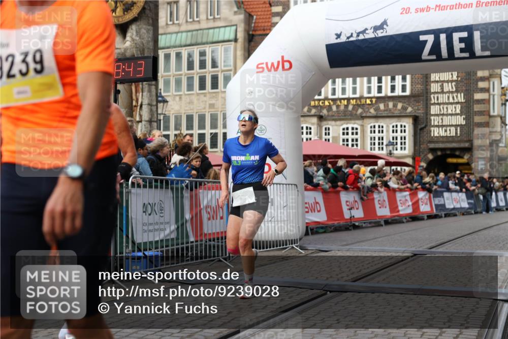05.10.2025 - 20. swb-Marathon Bremen Yannick Fuchs http://msf.ph/oto/9239028 05.10.2025 10:39:32 Ziel 7111, 9239, 9863, 10908, 11067, 11343 meine-sportfotos.de