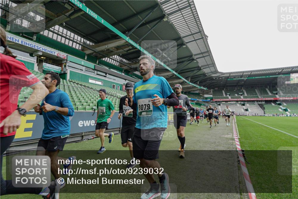 05.10.2025 - 20. swb-Marathon Bremen Michael Burmester http://msf.ph/oto/9239032 05.10.2025 13:03:18 Laufen im Stadion 227, 293, 375, 396, 527, 616, 721, 725, 764, 828, 958, 1067, 1178, 1275, 1331, 1405, 1425, 1469, 1507, 1514, 1568, 1670, 1705, 1836, 1944, 2339, 2357, 2375, 2393, 2407, 2597, 2696, 2791, 2960, 2984, 3019, 3147, 3313, 3424, 4026, 4321, 4714, 4767, 4769, 5410, 5431, 5523, 5527, 5755, 5763, 5867, 5884, 6138, 6215, 6417, 6447, 6481, 6666, 7315, 7316, 7407, 7540, 7607, 7653, 8375, 8526, 8957, 97, 518, 729, 921, 1121, 1704, 1733, 2772, 2774, 3424, 3917, 4129, 4847 meine-sportfotos.de