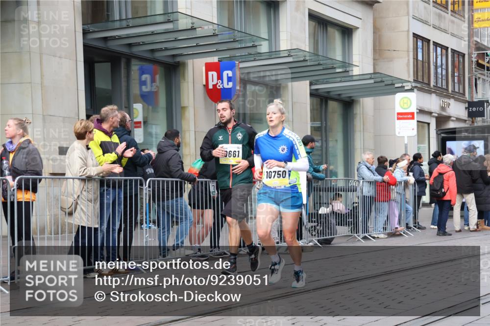 05.10.2025 - 20. swb-Marathon Bremen Strokosch-Dieckow http://msf.ph/oto/9239051 05.10.2025 10:46:35 Ziel 9413, 9562, 10277, 10411, 10452, 10509, 10661, 10750, 10789, 11189, 11327, 9413, 9562, 10277, 10411, 10452, 10509, 10661, 10750, 10789, 11189, 11327 meine-sportfotos.de