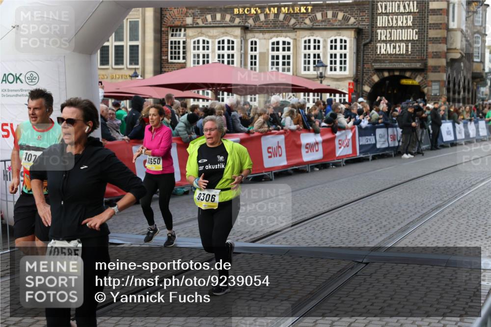 05.10.2025 - 20. swb-Marathon Bremen Yannick Fuchs http://msf.ph/oto/9239054 05.10.2025 11:07:45 Ziel 9306, 10585, 10650, 10749, 10776, 11584 meine-sportfotos.de