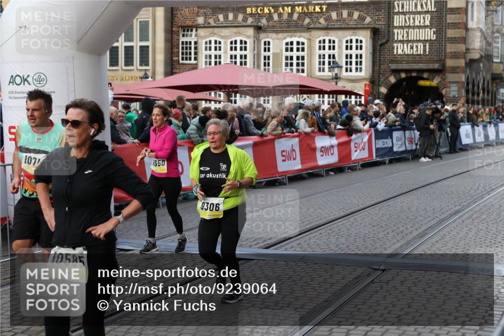 05.10.2025 - 20. swb-Marathon Bremen Yannick Fuchs http://msf.ph/oto/9239064 05.10.2025 11:07:45 Ziel 9306, 10585, 10650, 10749, 10776, 11584 meine-sportfotos.de