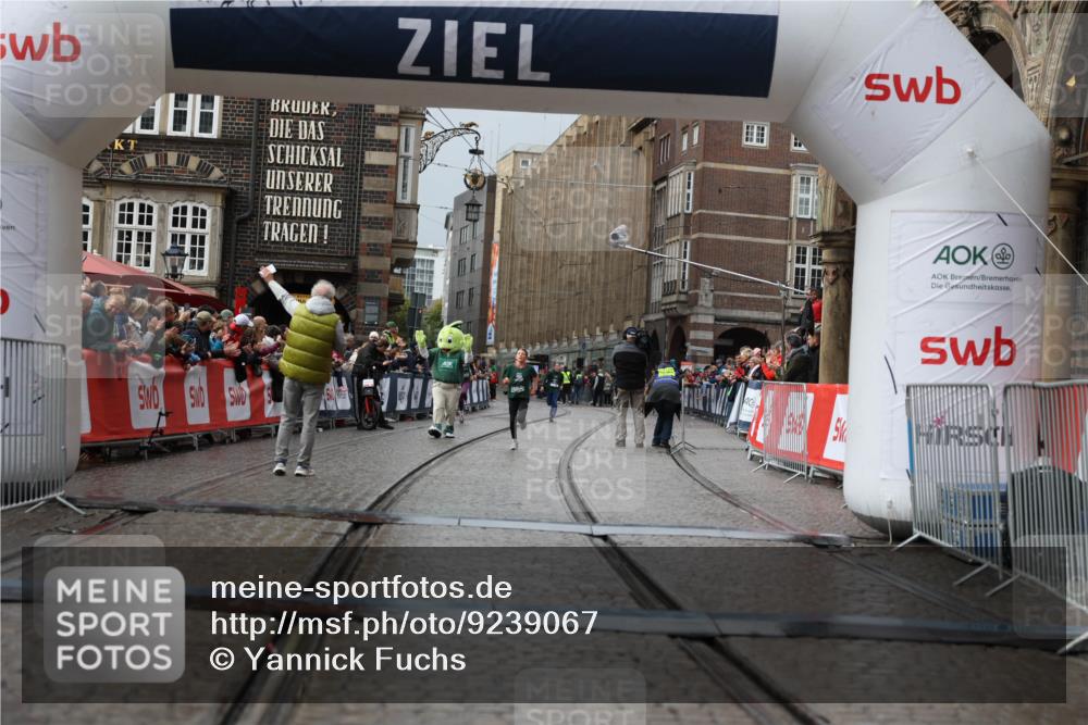 05.10.2025 - 20. swb-Marathon Bremen Yannick Fuchs http://msf.ph/oto/9239067 05.10.2025 15:18:37 Ziel  meine-sportfotos.de