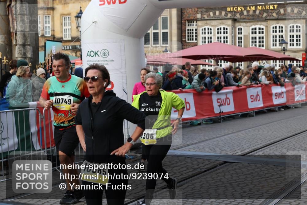 05.10.2025 - 20. swb-Marathon Bremen Yannick Fuchs http://msf.ph/oto/9239074 05.10.2025 11:07:45 Ziel 9306, 10585, 10650, 10749, 10776, 11584 meine-sportfotos.de