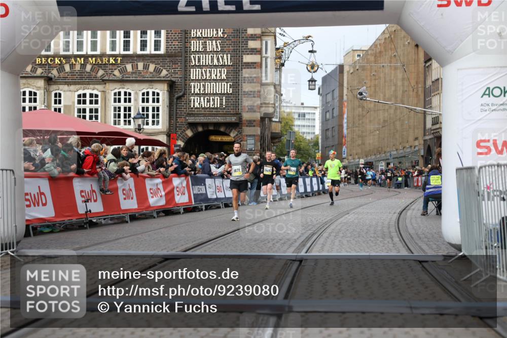 05.10.2025 - 20. swb-Marathon Bremen Yannick Fuchs http://msf.ph/oto/9239080 05.10.2025 10:39:39 Ziel 9671, 10525, 11474 meine-sportfotos.de