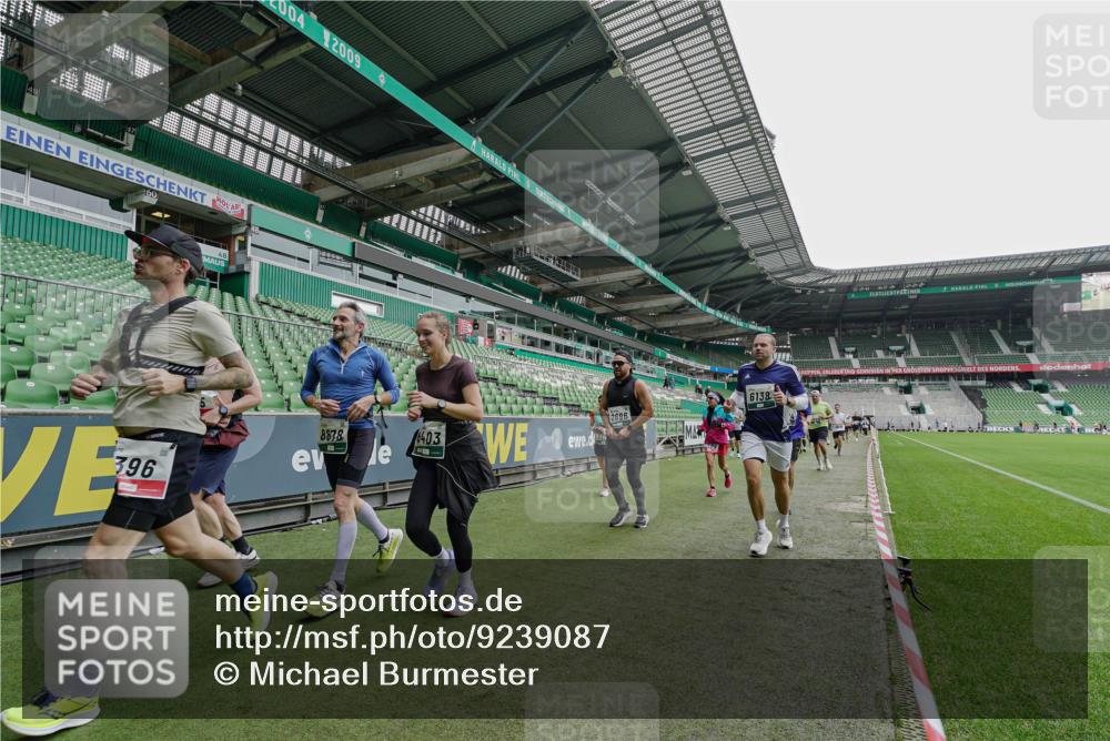 05.10.2025 - 20. swb-Marathon Bremen Michael Burmester http://msf.ph/oto/9239087 05.10.2025 13:03:23 Laufen im Stadion 227, 293, 375, 396, 527, 616, 721, 725, 764, 828, 958, 1067, 1178, 1275, 1331, 1336, 1405, 1425, 1469, 1507, 1514, 1568, 1670, 1705, 1836, 1944, 2016, 2339, 2357, 2375, 2407, 2567, 2597, 2696, 2791, 2960, 2984, 3019, 3147, 3313, 4026, 4321, 4714, 4767, 4769, 5410, 5431, 5523, 5527, 5755, 5763, 5867, 5884, 5966, 6138, 6215, 6414, 6417, 6447, 6481, 6666, 7315, 7316, 7407, 7540, 7607, 7653, 8375, 8526, 8957, 97, 518, 729, 1121, 1704, 1733, 2393, 2772, 3424, 3917, 4129 meine-sportfotos.de