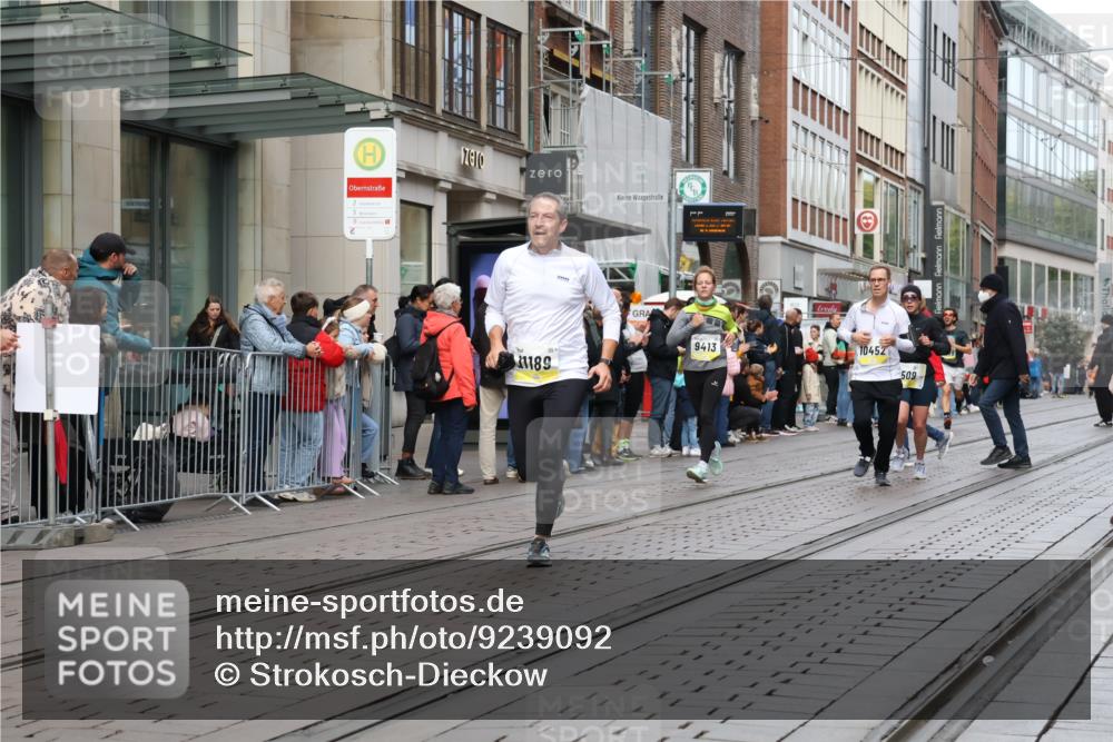 05.10.2025 - 20. swb-Marathon Bremen Strokosch-Dieckow http://msf.ph/oto/9239092 05.10.2025 10:46:38 Ziel 9413, 9546, 9562, 10277, 10452, 10509, 10661, 10750, 10789, 11189, 9413, 9546, 9562, 10277, 10452, 10509, 10661, 10750, 10789, 11189 meine-sportfotos.de