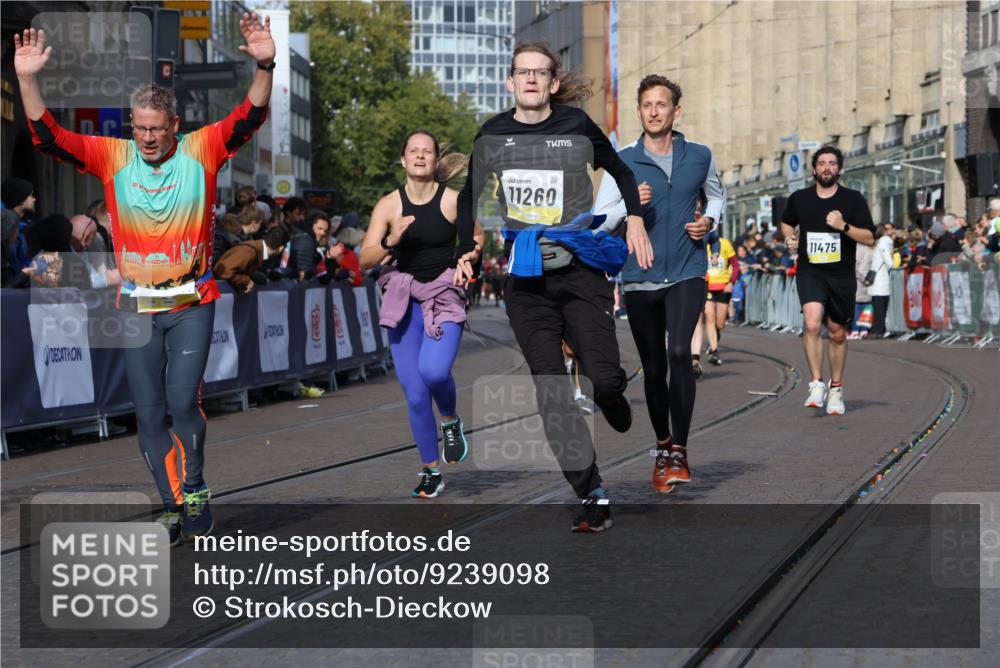 05.10.2025 - 20. swb-Marathon Bremen Strokosch-Dieckow http://msf.ph/oto/9239098 05.10.2025 10:56:36 Ziel 8118, 9266, 9547, 9886, 10008, 10042, 10059, 10644, 10683, 10971, 11100, 11260, 11475, 11691 meine-sportfotos.de