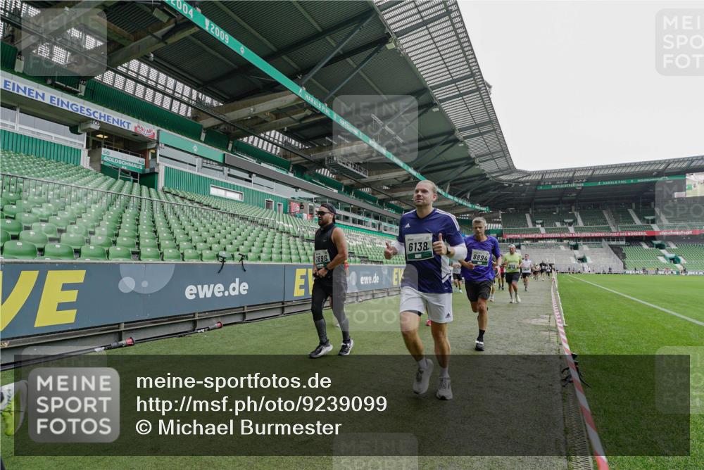 05.10.2025 - 20. swb-Marathon Bremen Michael Burmester http://msf.ph/oto/9239099 05.10.2025 13:03:24 Laufen im Stadion 227, 293, 375, 396, 527, 616, 721, 725, 764, 828, 958, 1067, 1178, 1275, 1331, 1336, 1425, 1469, 1507, 1514, 1568, 1670, 1705, 1836, 1944, 2016, 2339, 2357, 2375, 2407, 2567, 2597, 2696, 2791, 2960, 2984, 3019, 3037, 3147, 3313, 4026, 4321, 4714, 4767, 4769, 5410, 5431, 5489, 5523, 5527, 5755, 5763, 5867, 5884, 5966, 6138, 6215, 6414, 6417, 6447, 6481, 6666, 7315, 7316, 7407, 7540, 7607, 7653, 8375, 8526, 8957, 97, 518, 729, 1121, 1704, 1733, 2393, 2772, 3424, 3917 meine-sportfotos.de