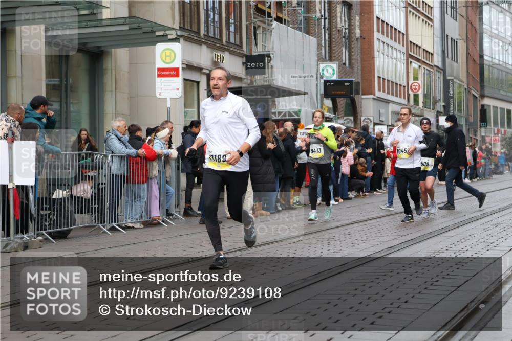 05.10.2025 - 20. swb-Marathon Bremen Strokosch-Dieckow http://msf.ph/oto/9239108 05.10.2025 10:46:38 Ziel 9413, 9546, 9562, 10277, 10452, 10509, 10661, 10750, 10789, 11189, 9413, 9546, 9562, 10277, 10452, 10509, 10661, 10750, 10789, 11189 meine-sportfotos.de
