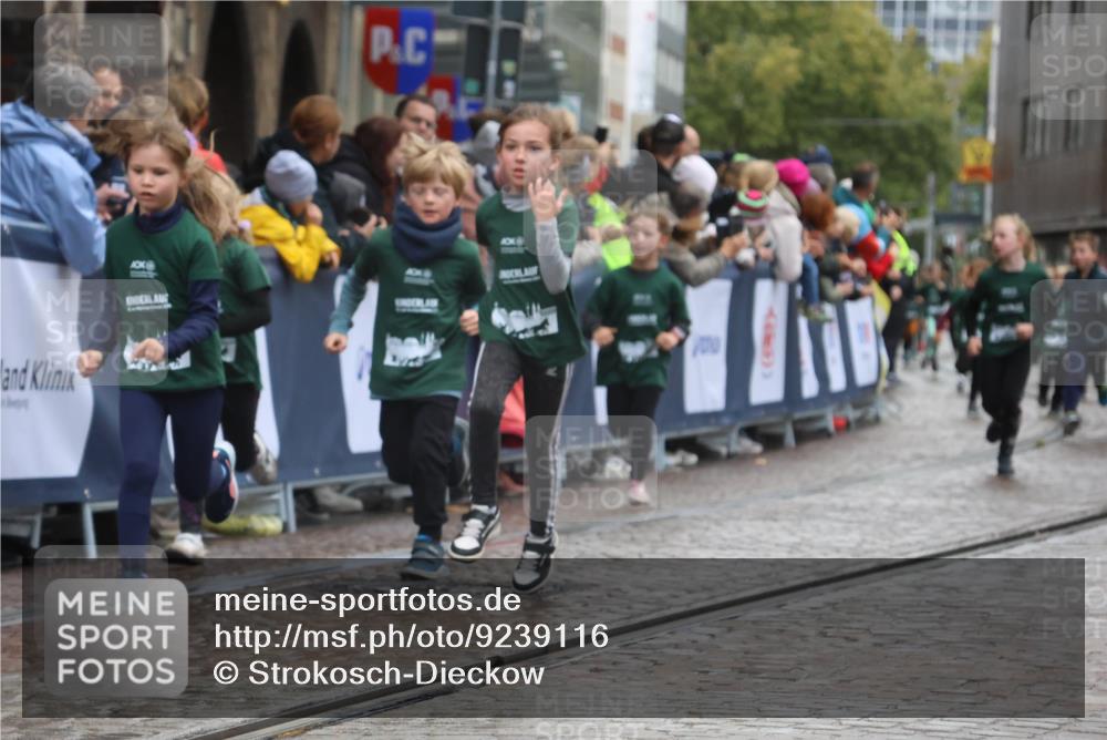 05.10.2025 - 20. swb-Marathon Bremen Strokosch-Dieckow http://msf.ph/oto/9239116 05.10.2025 15:21:28 Ziel  meine-sportfotos.de