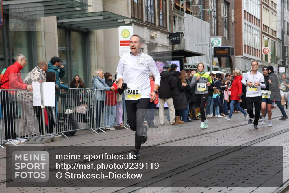 05.10.2025 - 20. swb-Marathon Bremen Strokosch-Dieckow http://msf.ph/oto/9239119 05.10.2025 10:46:38 Ziel 9413, 9546, 9562, 10277, 10452, 10509, 10661, 10750, 10789, 11189, 9413, 9546, 9562, 10277, 10452, 10509, 10661, 10750, 10789, 11189 meine-sportfotos.de