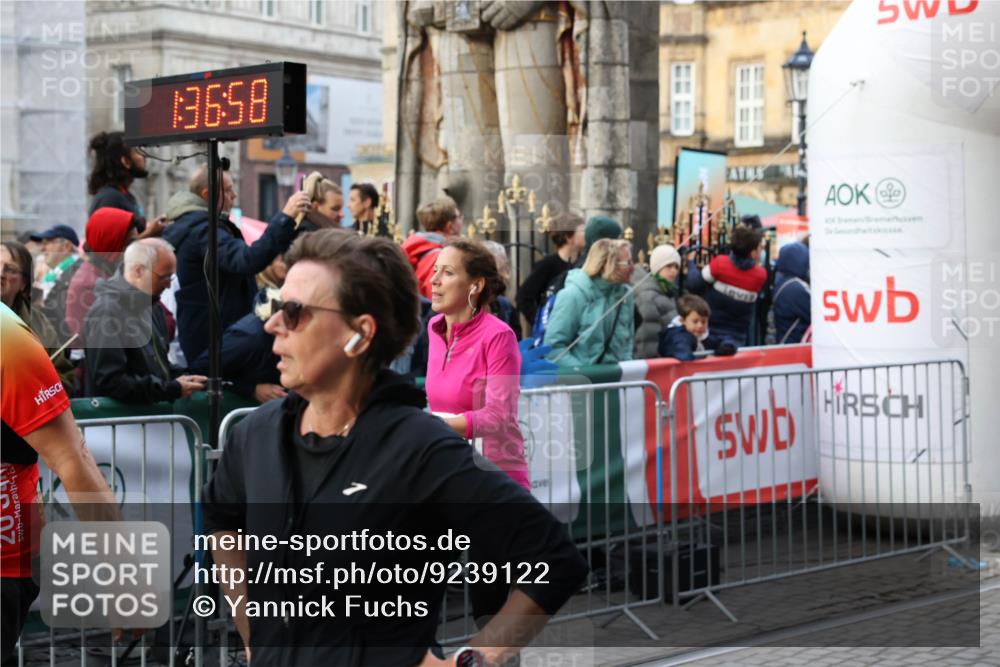 05.10.2025 - 20. swb-Marathon Bremen Yannick Fuchs http://msf.ph/oto/9239122 05.10.2025 11:07:47 Ziel 9306, 10585, 10650, 10749 meine-sportfotos.de