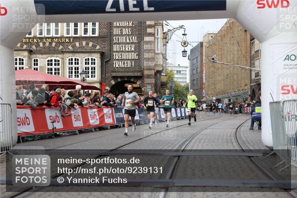 05.10.2025 - 20. swb-Marathon Bremen Yannick Fuchs http://msf.ph/oto/9239131 05.10.2025 10:39:39 Ziel 9671, 10525, 11474 meine-sportfotos.de