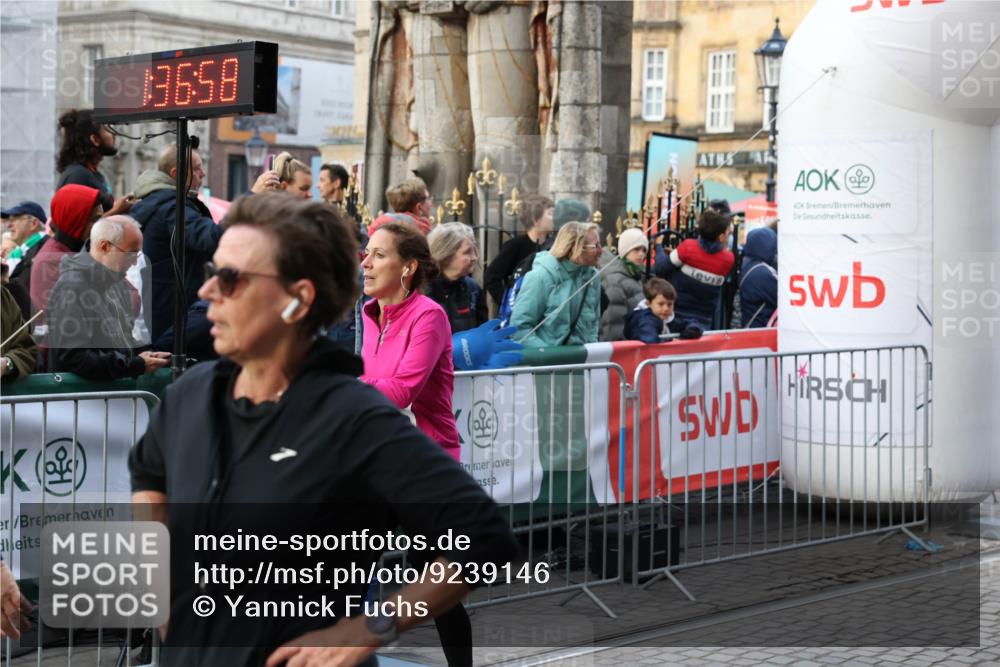 05.10.2025 - 20. swb-Marathon Bremen Yannick Fuchs http://msf.ph/oto/9239146 05.10.2025 11:07:47 Ziel 9306, 10585, 10650, 10749 meine-sportfotos.de
