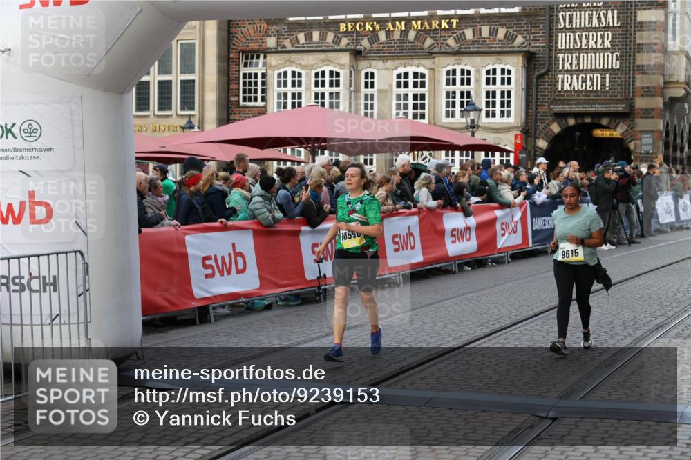 05.10.2025 - 20. swb-Marathon Bremen Yannick Fuchs http://msf.ph/oto/9239153 05.10.2025 11:07:51 Ziel 9306, 9615, 10550, 10650 meine-sportfotos.de