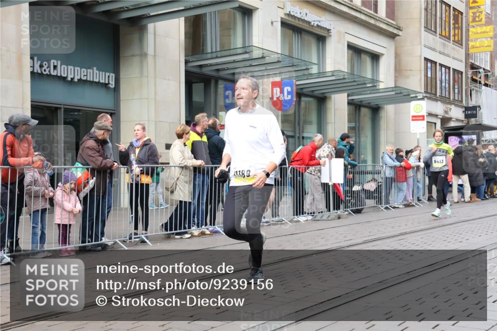 05.10.2025 - 20. swb-Marathon Bremen Strokosch-Dieckow http://msf.ph/oto/9239156 05.10.2025 10:46:40 Ziel 9413, 9546, 9562, 10452, 10509, 10661, 10750, 10789, 11189, 9413, 9546, 9562, 10452, 10509, 10661, 10750, 10789, 11189 meine-sportfotos.de