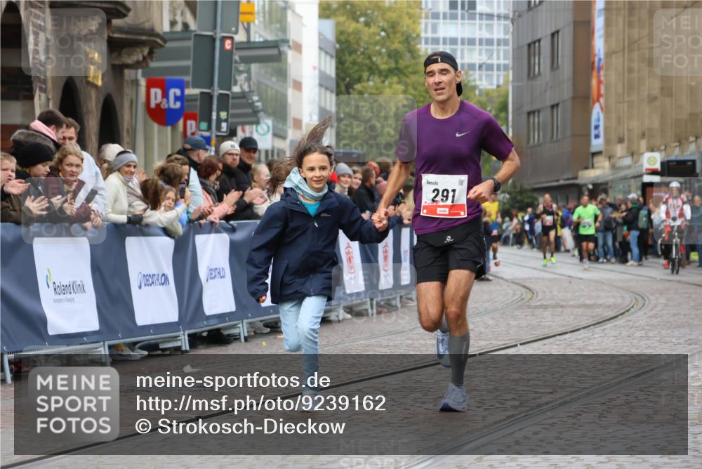 05.10.2025 - 20. swb-Marathon Bremen Strokosch-Dieckow http://msf.ph/oto/9239162 05.10.2025 12:42:02 Ziel 291, 1143, 7751 meine-sportfotos.de