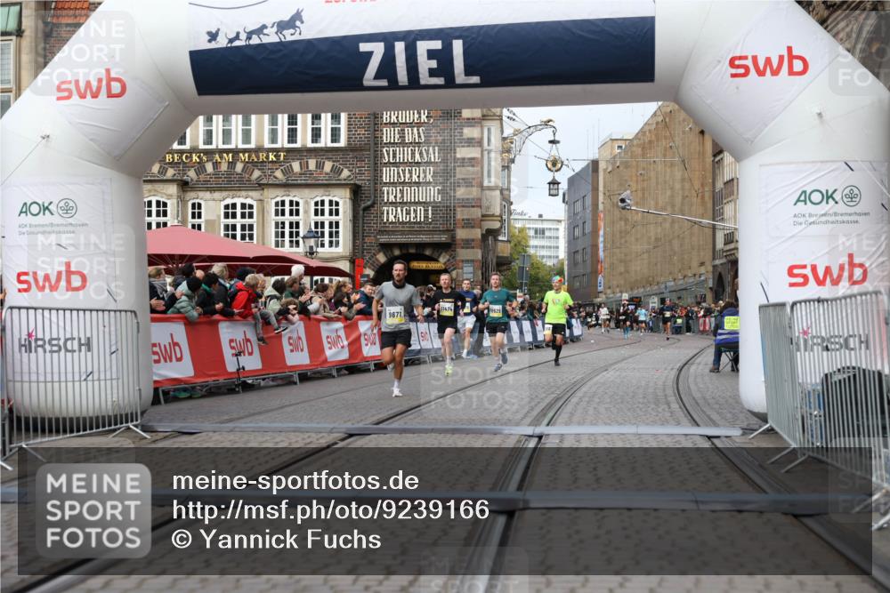 05.10.2025 - 20. swb-Marathon Bremen Yannick Fuchs http://msf.ph/oto/9239166 05.10.2025 10:39:40 Ziel 9289, 9671, 10525, 11474 meine-sportfotos.de