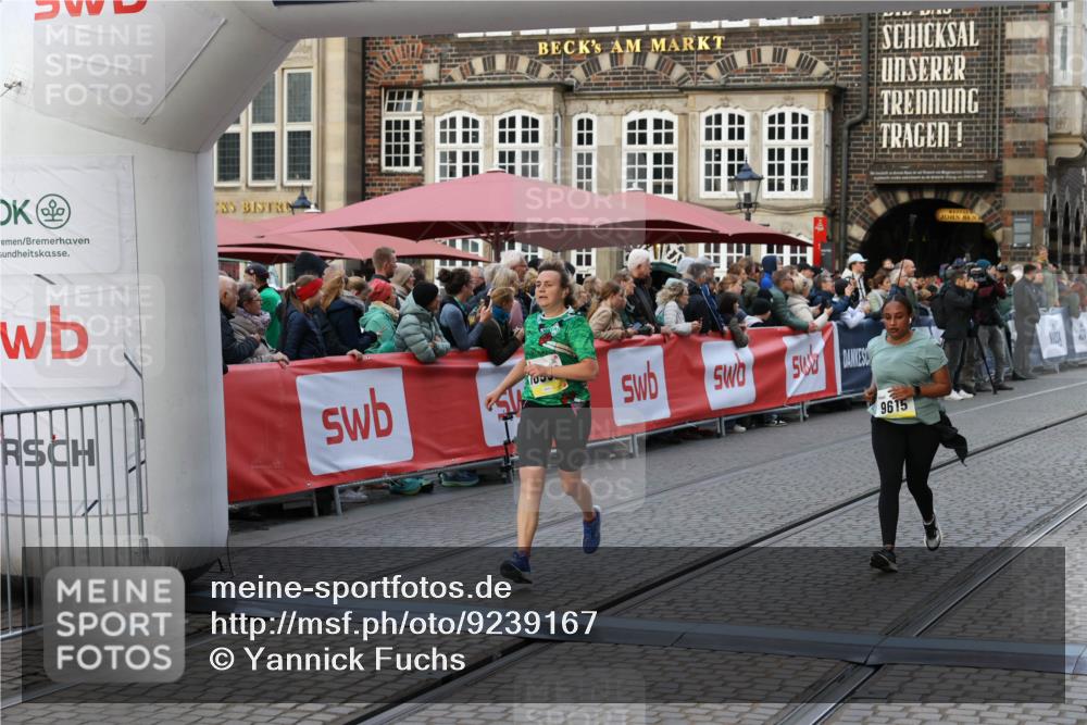 05.10.2025 - 20. swb-Marathon Bremen Yannick Fuchs http://msf.ph/oto/9239167 05.10.2025 11:07:51 Ziel 9306, 9615, 10550, 10650 meine-sportfotos.de
