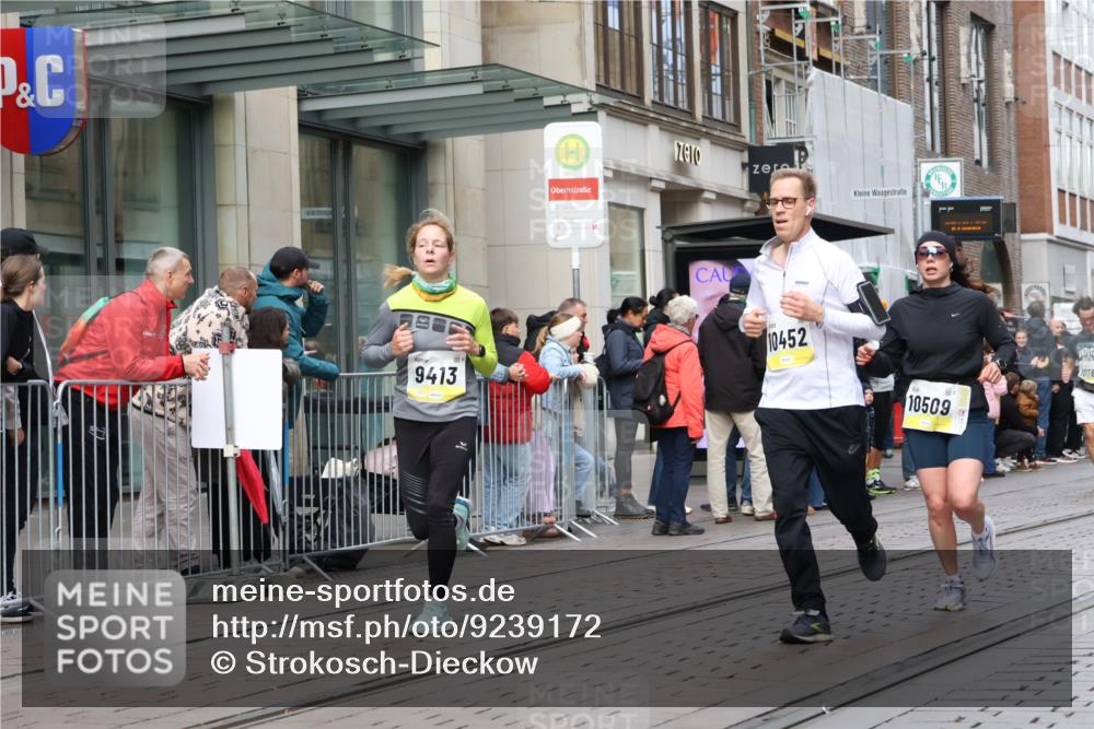 05.10.2025 - 20. swb-Marathon Bremen Strokosch-Dieckow http://msf.ph/oto/9239172 05.10.2025 10:46:41 Ziel 9411, 9413, 9546, 9562, 10452, 10509, 10661, 10750, 10789, 11189, 9411, 9413, 9546, 9562, 10452, 10509, 10661, 10750, 10789, 11189 meine-sportfotos.de
