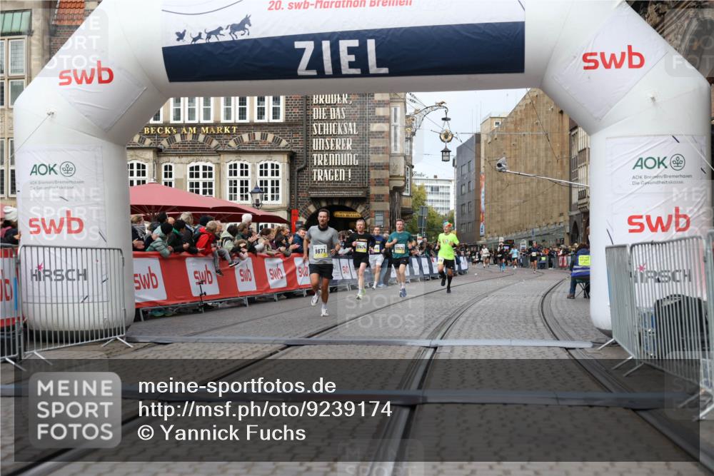05.10.2025 - 20. swb-Marathon Bremen Yannick Fuchs http://msf.ph/oto/9239174 05.10.2025 10:39:40 Ziel 9289, 9671, 10525, 11474 meine-sportfotos.de