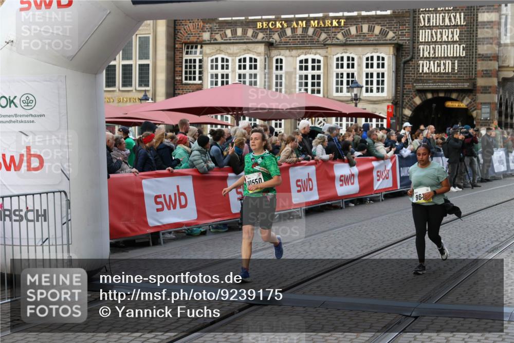05.10.2025 - 20. swb-Marathon Bremen Yannick Fuchs http://msf.ph/oto/9239175 05.10.2025 11:07:51 Ziel 9306, 9615, 10550, 10650 meine-sportfotos.de