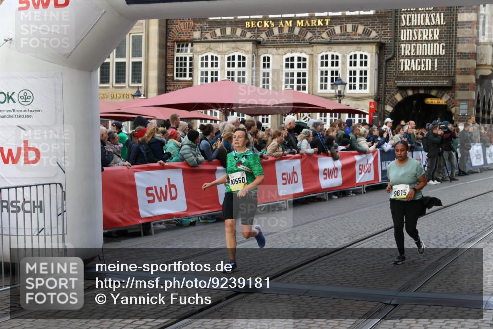 05.10.2025 - 20. swb-Marathon Bremen Yannick Fuchs http://msf.ph/oto/9239181 05.10.2025 11:07:51 Ziel 9306, 9615, 10550, 10650 meine-sportfotos.de