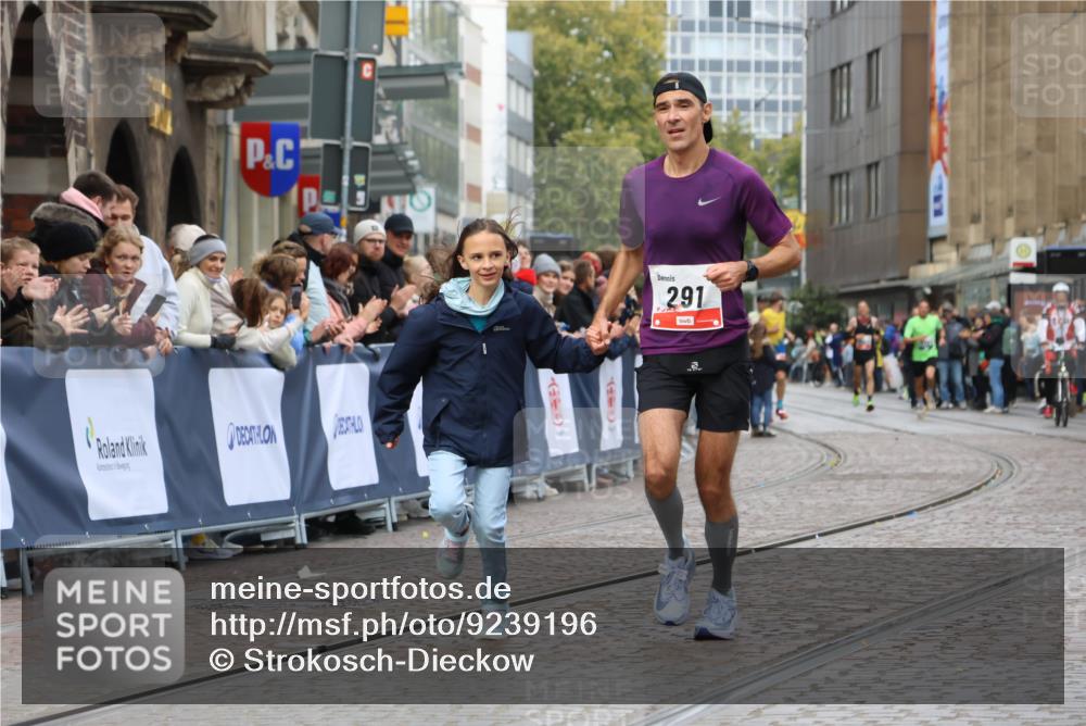 05.10.2025 - 20. swb-Marathon Bremen Strokosch-Dieckow http://msf.ph/oto/9239196 05.10.2025 12:42:02 Ziel 291, 1143, 7751 meine-sportfotos.de