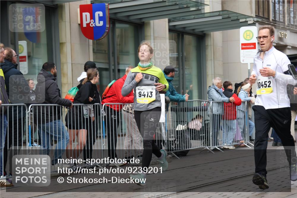 05.10.2025 - 20. swb-Marathon Bremen Strokosch-Dieckow http://msf.ph/oto/9239201 05.10.2025 10:46:41 Ziel 9411, 9413, 9546, 9562, 10452, 10509, 10661, 10750, 10789, 11189, 9411, 9413, 9546, 9562, 10452, 10509, 10661, 10750, 10789, 11189 meine-sportfotos.de
