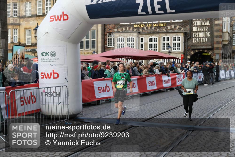 05.10.2025 - 20. swb-Marathon Bremen Yannick Fuchs http://msf.ph/oto/9239203 05.10.2025 11:07:52 Ziel 9615, 10550 meine-sportfotos.de