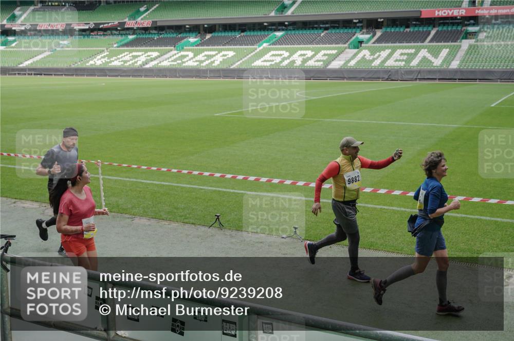 05.10.2025 - 20. swb-Marathon Bremen Michael Burmester http://msf.ph/oto/9239208 05.10.2025 10:34:03 Laufen im Stadion 5172, 7101, 9000, 9221, 9266, 9282, 9309, 9314, 9359, 9424, 9472, 9489, 9520, 9521, 9529, 9541, 9560, 9569, 9591, 9633, 9714, 9717, 9811, 9820, 9855, 9881, 9882, 9902, 9935, 9943, 9947, 10003, 10005, 10009, 10015, 10024, 10028, 10032, 10069, 10107, 10116, 10178, 10180, 10195, 10196, 10231, 10256, 10287, 10302, 10307, 10398, 10408, 10424, 10466, 10484, 10546, 10590, 10591, 10641, 10755, 10758, 10794, 10915, 10992, 7077, 9258, 9260, 10233 meine-sportfotos.de
