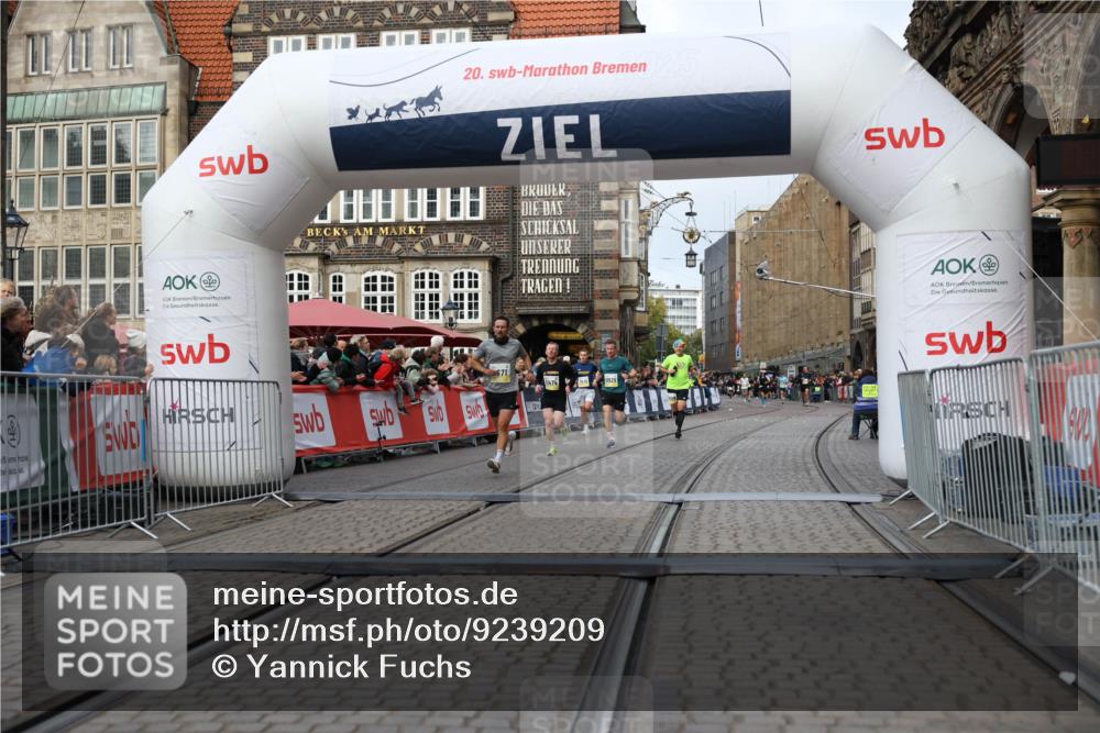 05.10.2025 - 20. swb-Marathon Bremen Yannick Fuchs http://msf.ph/oto/9239209 05.10.2025 10:39:40 Ziel 9289, 9671, 10525, 11474 meine-sportfotos.de
